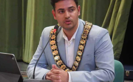 हरियाणा में जन्मे तुषार कुमार ने UK में रचा इतिहास, 23 की उम्र में बने सबसे युवा Indian-origin Mayor
