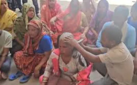 नगर निगम के गेट पर भाजपा पार्षद ने कराया मुंडन, फिरोजाबाद में विकास कार्यों की अनदेखी पर अनोखा प्रदर्शन