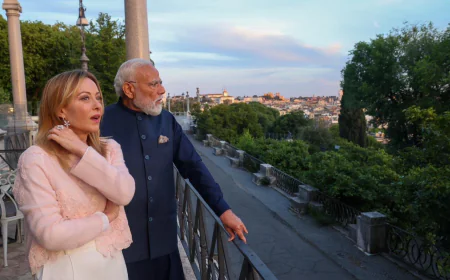 PM Modi Italy Visit: पीएम मोदी ने मेलोनी को गिफ्ट की ‘Melody’ टॉफी, रोम में साथ घूमते दिखे दोनों नेता