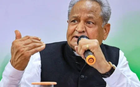 पूर्व CM गहलोत बोले- विधायक को खुद पर पेट्रोल उड़ेलने तक मजबूर होना पड़ा, भाजपा शासन लोकतंत्र पर कलंक