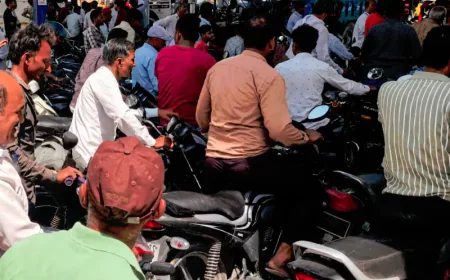 Balotra Fuel Panic: पेट्रोल खत्म होने की अफवाह से बालोतरा में मची अफरा-तफरी, पंपों से सड़क तक लगी वाहनों की कतारें