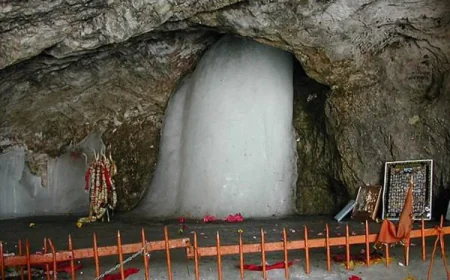 अमरनाथ गुफा से बाबा की पहली झलक: यात्रा शुरू होने से पहले सामने आई तस्वीरें, BSF जवानों ने किए दर्शन