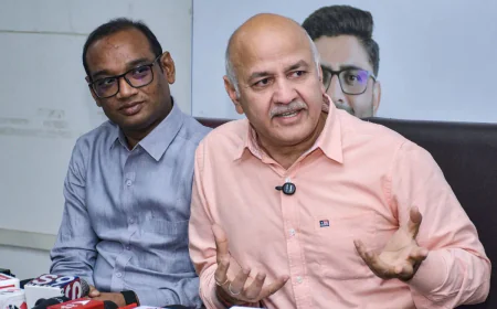 ‘महिलाएं दफ्तर में नहाने को मजबूर’, दिल्ली के पानी संकट पर भड़के मनीष सिसोदिया