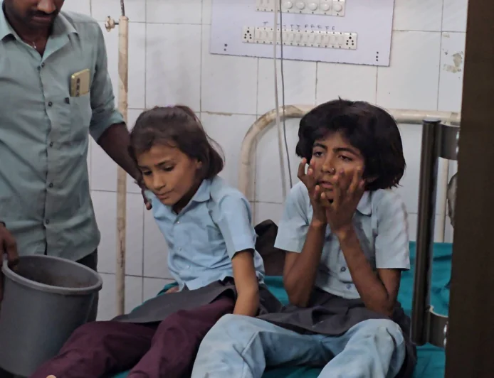 बाड़मेर में 13 बच्चों की अचानक तबीयत क्यों बिगड़ी? वजह जानकर आप भी रह जायेंगे हैरान!