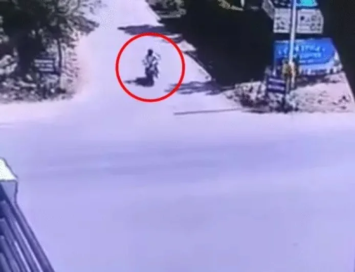 जयपुर में तेज रफ्तार थार ने बाइक सवार युवक को मारी जोरदार टक्कर, 5 किलोमीटर बाद फटा टायर...