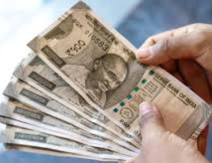 क्या 5 जून को लगेगा बड़ा झटका? रुपये की गिरावट से बढ़ी टेंशन, EMI महंगी करने की तैयारी में RBI!