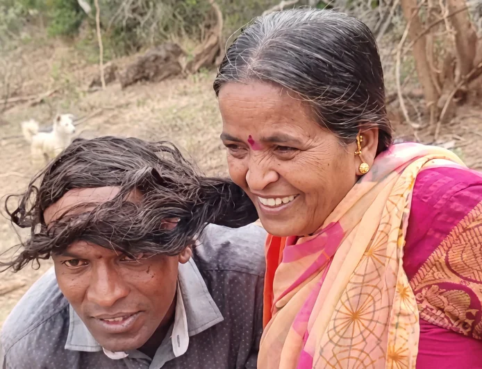 सिर मुंडवाया तो मशीन ने नहीं पहचाना चेहरा, महिला के बाल लगाकर लगाई अटेंडेंस!