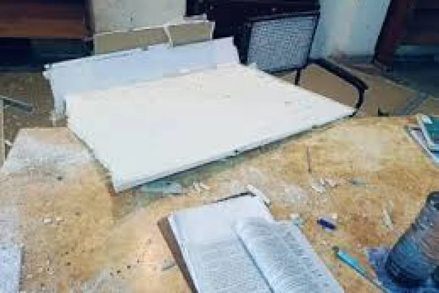 राजस्थान यूनिवर्सिटी की सेंट्रल लाइब्रेरी में गिरा छत का प्लास्टर, छात्रों में आक्रोश