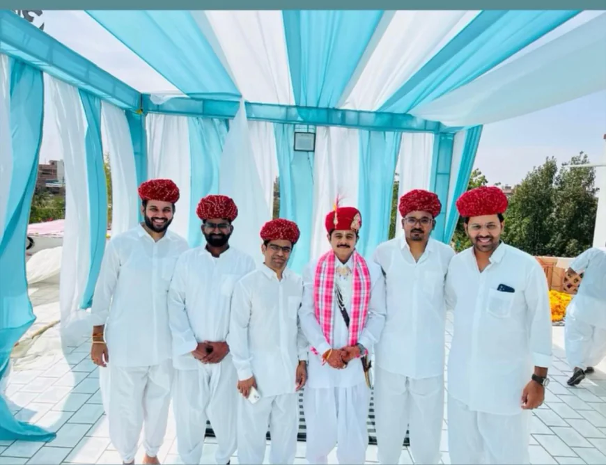 बाड़मेर के आईएएस ने अपने गांव में धोती कुर्ता पहन कर शादी की... शादी में आए दोस्तों को भी पहनाया यहीं परिवेश