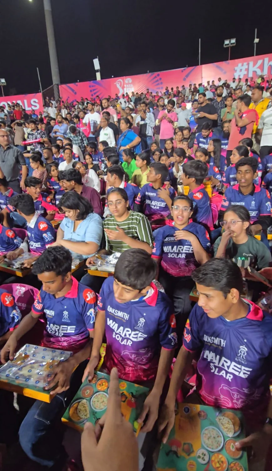 मुख्यमंत्री भजनलाल शर्मा ने अनाथ बच्चों और सफाईकर्मियों को IPL मैच दिखाया, फ्री टिकट और फूड पैकेट्स देकर जीता दिल
