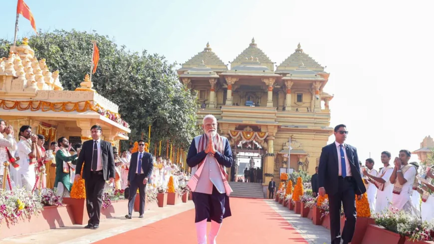 “सोमनाथ मंदिर के 75 साल पूरे, PM मोदी रोड शो से पहुंचे 11 तीर्थों के जल से शिखर अभिषेक, सूर्यकिरण टीम का भव्य एयर शो शुरू!”