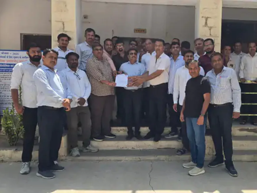 Balotra News: ऑनलाइन दवा बिक्री के विरोध में केमिस्टों की हड़ताल, मेडिकल स्टोर बंद कर जताया विरोध