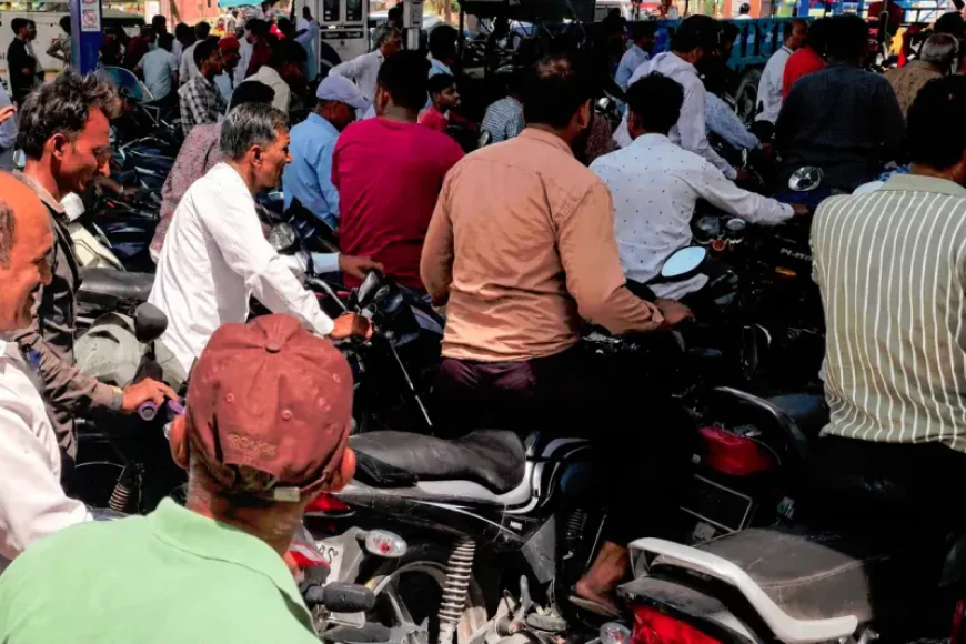 Balotra Fuel Panic: पेट्रोल खत्म होने की अफवाह से बालोतरा में मची अफरा-तफरी, पंपों से सड़क तक लगी वाहनों की कतारें