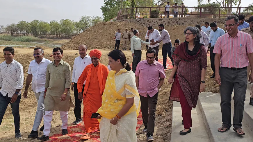 वंदे गंगा अभियान के तहत बाड़मेर में पौधारोपण... कलेक्टर चिन्मय गोपाल ने की सरोवर पूजा