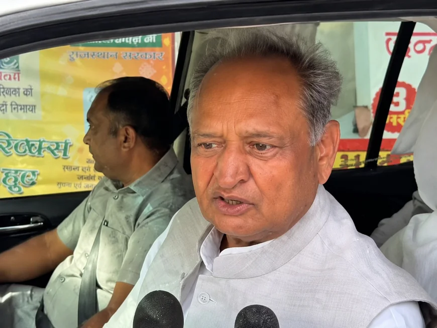 ट्रोल-डीजल और CNG की बढ़ती कीमतों पर गहलोत का हमला, बोले- जनता परेशान और सरकार कर रही तमाशा