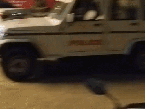 जालोर होटल में हंगामा: नाबालिग लड़की और युवक हिरासत में, हिंदू संगठनों के प्रदर्शन के बाद पुलिस ने संभाली स्थिति