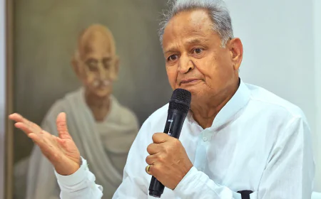 अशोक गहलोत का भजनलाल सरकार पर हमला: बोले- ‘भगवान करे 5 साल मुख्यमंत्री बने रहें, जनता खुद जवाब देगी’