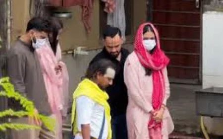 IPL जीत के बाद वृंदावन पहुंचे विराट कोहली और अनुष्का शर्मा, संत प्रेमानंद के दर्शन कर लिया आशीर्वाद