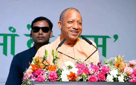 CM योगी ने सुनाया ऐसा किस्सा कि हंसी से गूंज उठा सभागार, खुद भी नहीं रोक पाए मुस्कान