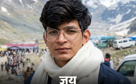 सांवलिया सेठ के दर्शन को जा रहे कॉलेज छात्रों की कार खंभे से टकराई... कुत्ते को बचाने के प्रयास में हादसा