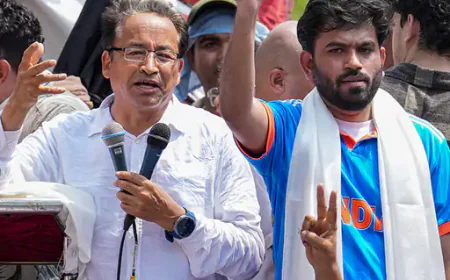 जंतर-मंतर से अभिजीत दिपके की हुंकार, 5 बजे तक इस्तीफा नहीं तो होगा बड़ा आंदोलन