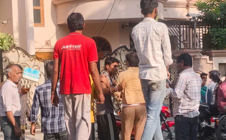 प्रेमिका से मिलने की मिली खौफनाक सजा, भाई ने दोस्तों संग मिलकर प्रेमी को बनाया बंधक, फिर बरसाए डंडे