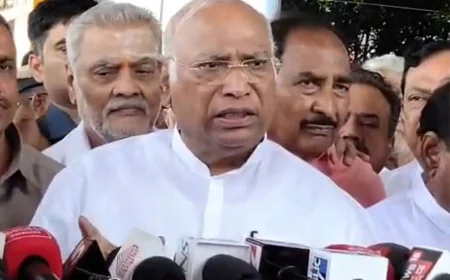 LPG Price Hike: “12 साल में 530 रुपये की लूट”, खरगे का मोदी सरकार पर हमला, बोले- अब भाजपाई सड़क पर क्यों नहीं उतरते?