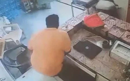व्यापारी की जेब में बम की तरह फटा मोबाइल, पैंट में लगी आग; पैर और उंगलियां बुरी तरह झुलसीं