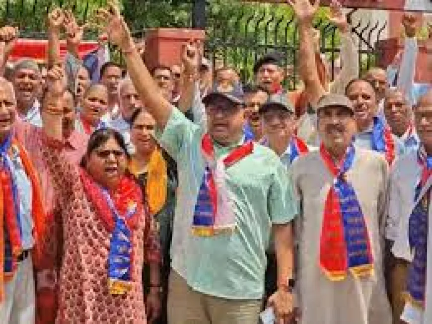 गौतम दक के खिलाफ सड़कों पर उतरे रिटायर्ड पुलिसकर्मी: मंत्री को बर्खास्त करने की मांग, बड़े आंदोलन की चेतावनी