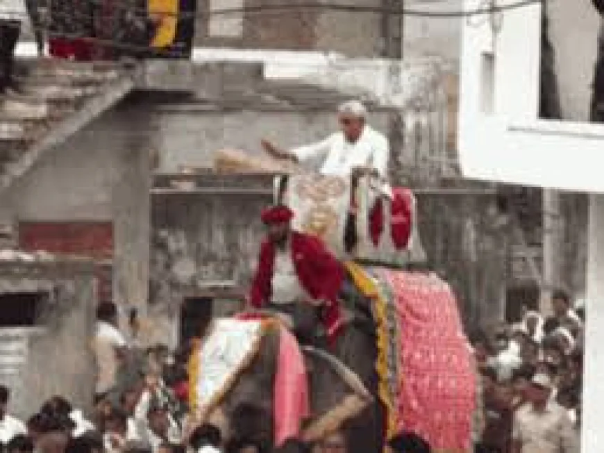 सवाईमाधोपुर में हाथी पर सवार होकर दंगल पहुंचे कृषि मंत्री किरोड़ी लाल मीणा, लोक कलाकारों संग जमकर झूमे