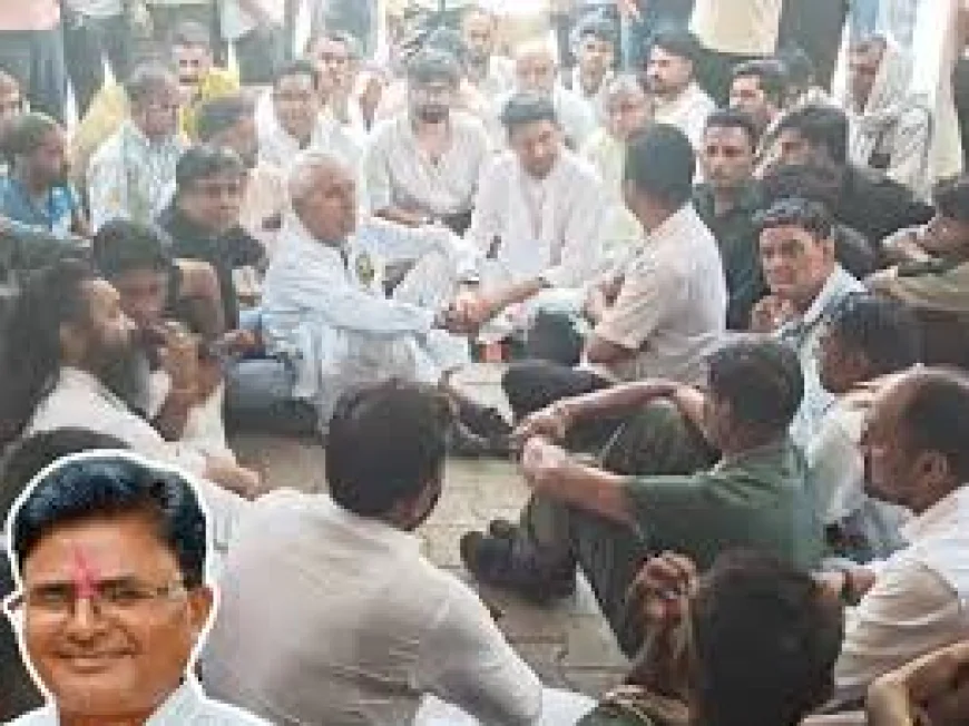 जयपुर में भाजपा नेता की हत्या से हड़कंप, कबाड़ गोदाम में मिला खून से लथपथ शव... थाने के बाहर ग्रामीणों का धरना