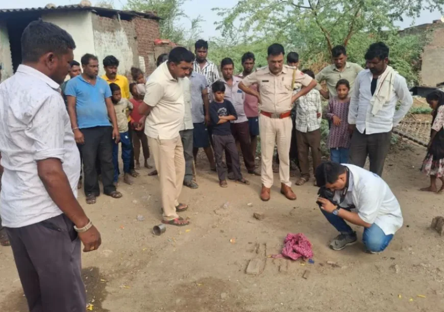 डीजे पर गाना बदलने को लेकर खूनी खेल! शादी से 4 दिन पहले भतीजे ने कुल्हाड़ी से की चाचा की हत्या, खुशियां मातम में बदलीं