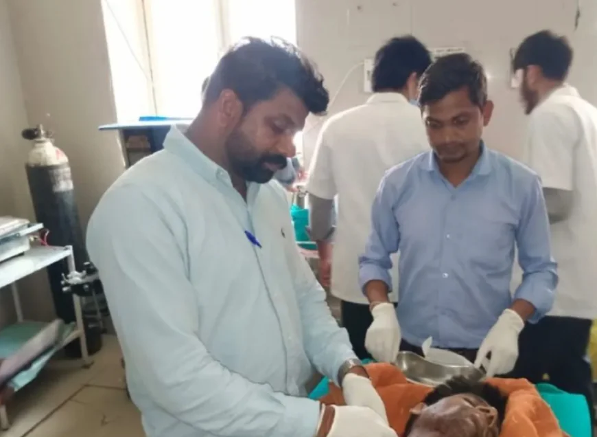 बांसवाड़ा में दर्दनाक हादसा: पेड़ से लकड़ी काटते समय युवक की गर्दन में घुसी सूखी डाल
