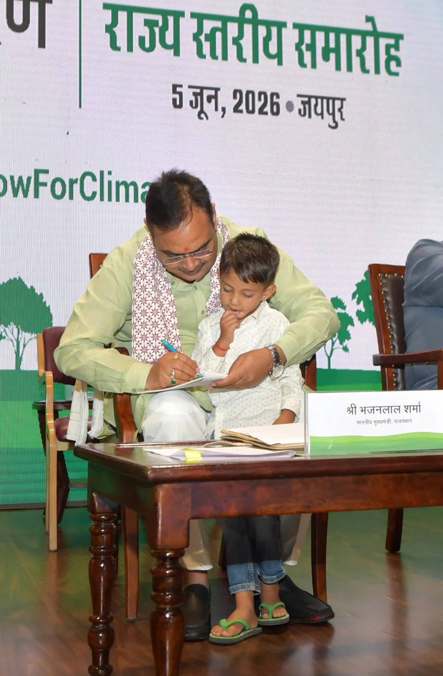 CM भजनलाल की सुरक्षा घेरा पार कर मंच तक पहुंचा मासूम, दिल छू लेने वाला वीडियो हुआ वायरल