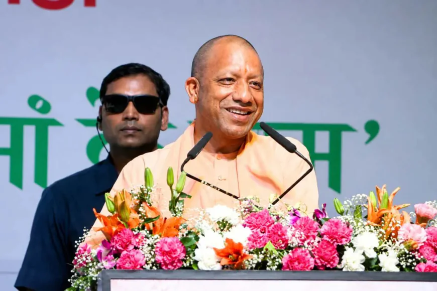 CM योगी ने सुनाया ऐसा किस्सा कि हंसी से गूंज उठा सभागार, खुद भी नहीं रोक पाए मुस्कान