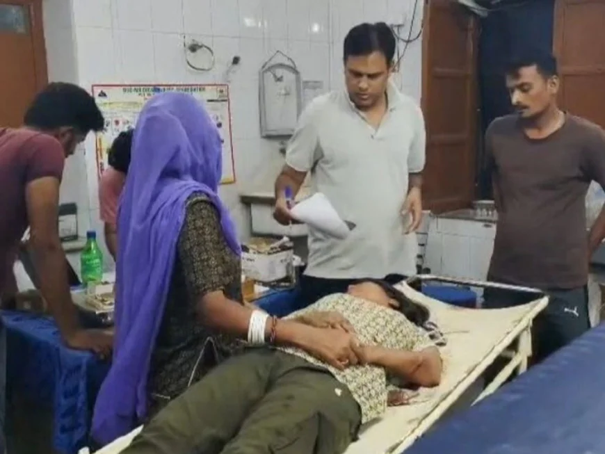 पुरानी रंजिश में थप्पड़ का बदला लेने घर में घुसकर मारा... खाना खाते परिवार पर लाठी-सरियों से वार