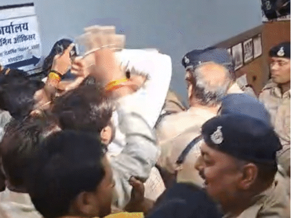 MP राज्यसभा चुनाव में 'महा-संग्राम': भोपाल में दिग्गजों का उपवास, चुनाव दफ्तर पर टांगी RSS की ड्रेस; दिल्ली दरबार पहुंचे राहुल के 10 सूरमा!