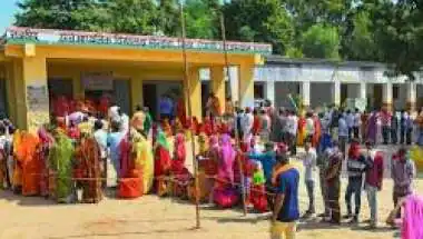 नामांकन खिड़की खुली, पर टिकटों पर भारी सस्पेंस! जानिए क्यों आखिरी वक्त तक 'पत्ते' नहीं खोल रही पार्टियां?