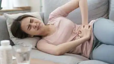 सिर्फ 'पीरियड पेन' समझ कर दर्द सह रही हैं?शरीर के इन 5 इशारों को भूलकर भी न करें इग्नोर!