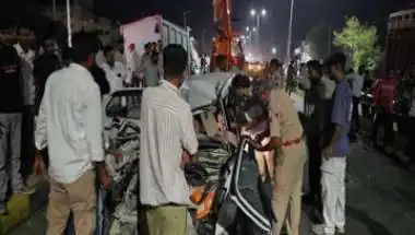 हाईवे पर गाय के शव से टकराई कार, खुली जेल के 2 कैदियों की मौत